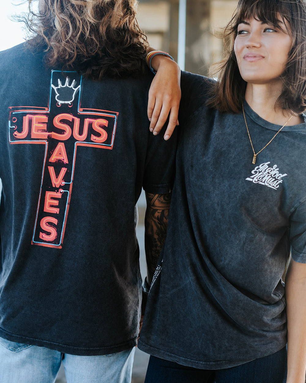 GOD SAVE AMERICA オーバーサイズTシャツ Jesus Saves' Premium Tee – In God We Must